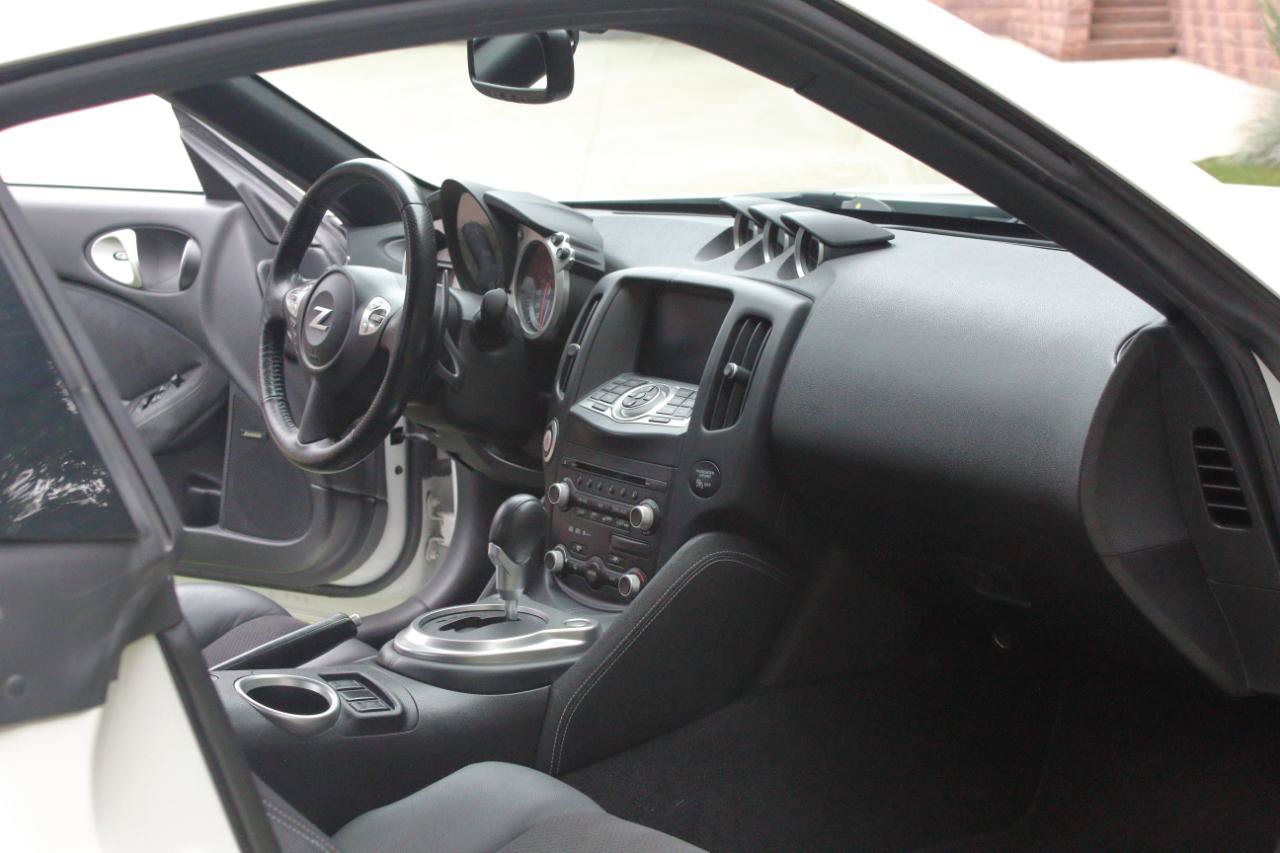 Used 2009 Nissan 370Z Touring RWD image 8