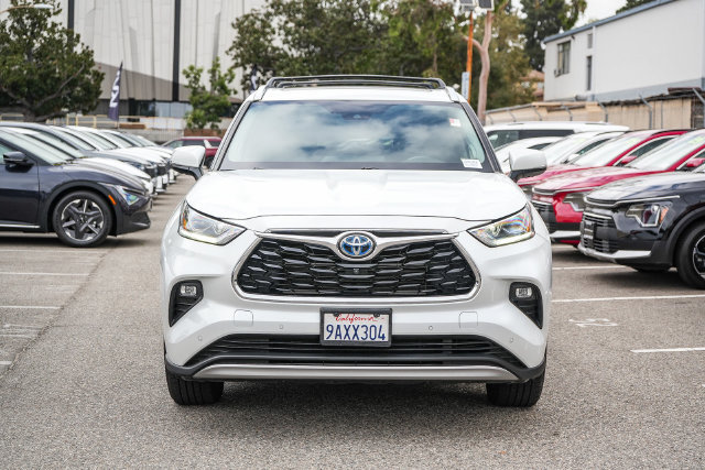 Used 2022 Toyota Highlander Platinum AWD/4WD image 3