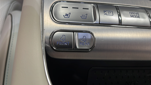 Used 2025 Genesis G90 3.5T AWD/4WD image 40