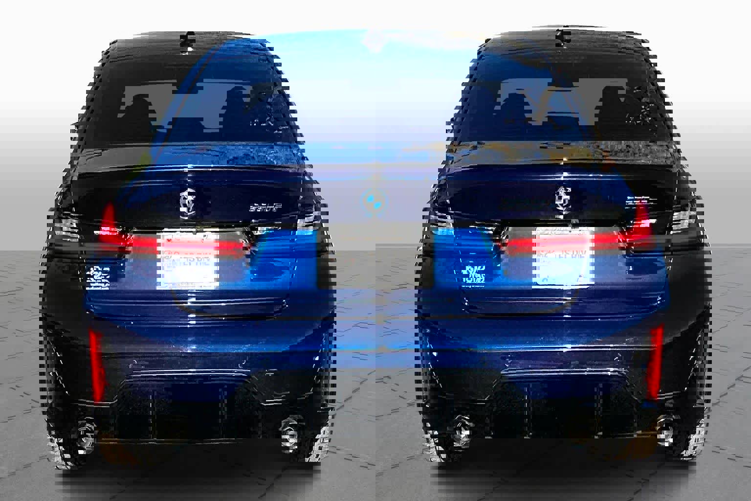 Used 2023 BMW 330e w/ M Sport Package image 4