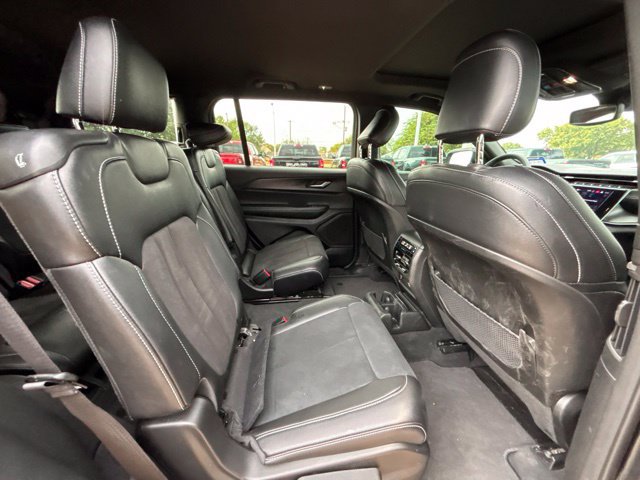 Used 2024 Jeep Grand Cherokee L Altitude AWD/4WD image 12