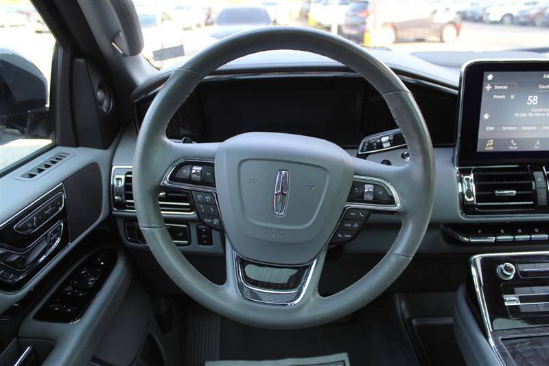 Used 2018 Lincoln Navigator Reserve w/ Technology Package AWD/4WD image 15