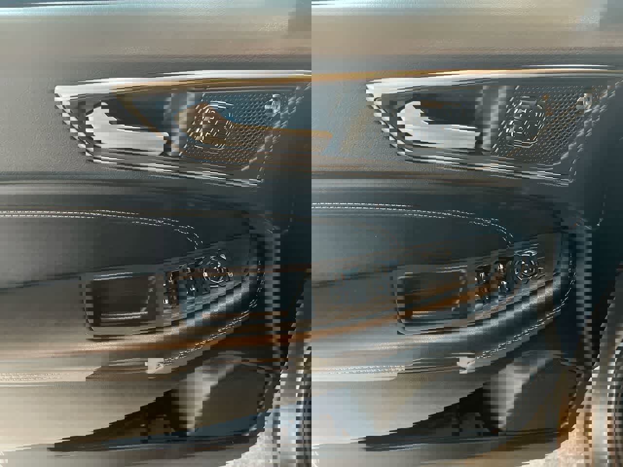 Used 2022 Ford Edge Titanium image 13