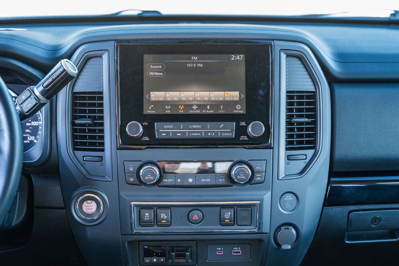 Used 2024 Nissan Titan SV w/ SV Convenience Package image 30