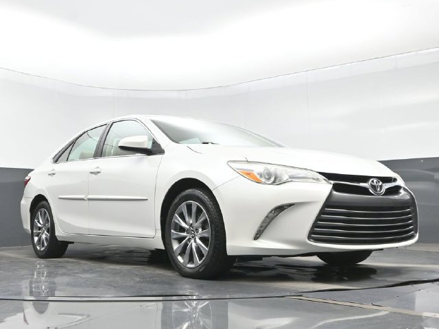 Used 2017 Toyota Camry XLE w/ Moonroof Package FWD image 27