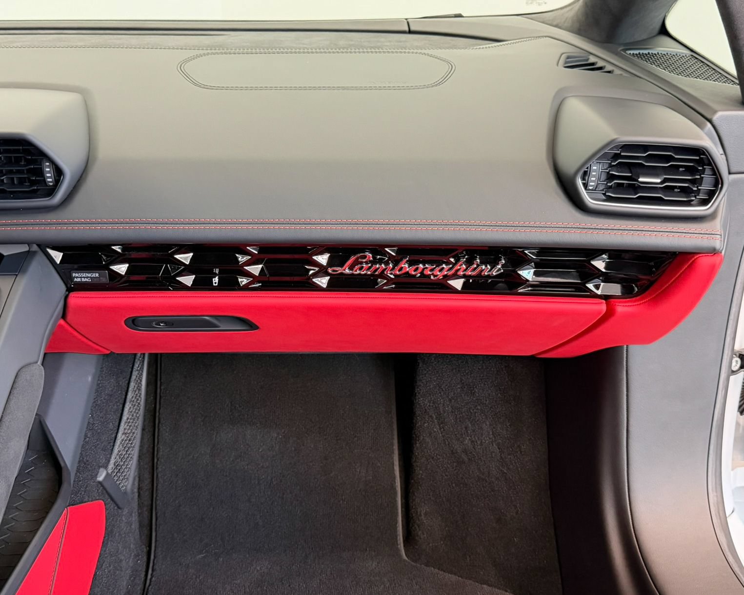 Used 2022 Lamborghini Huracan EVO RWD image 31