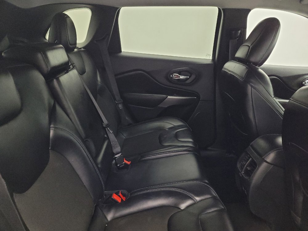 Used 2021 Jeep Cherokee Latitude Plus w/ Sun & Sound Group FWD image 19