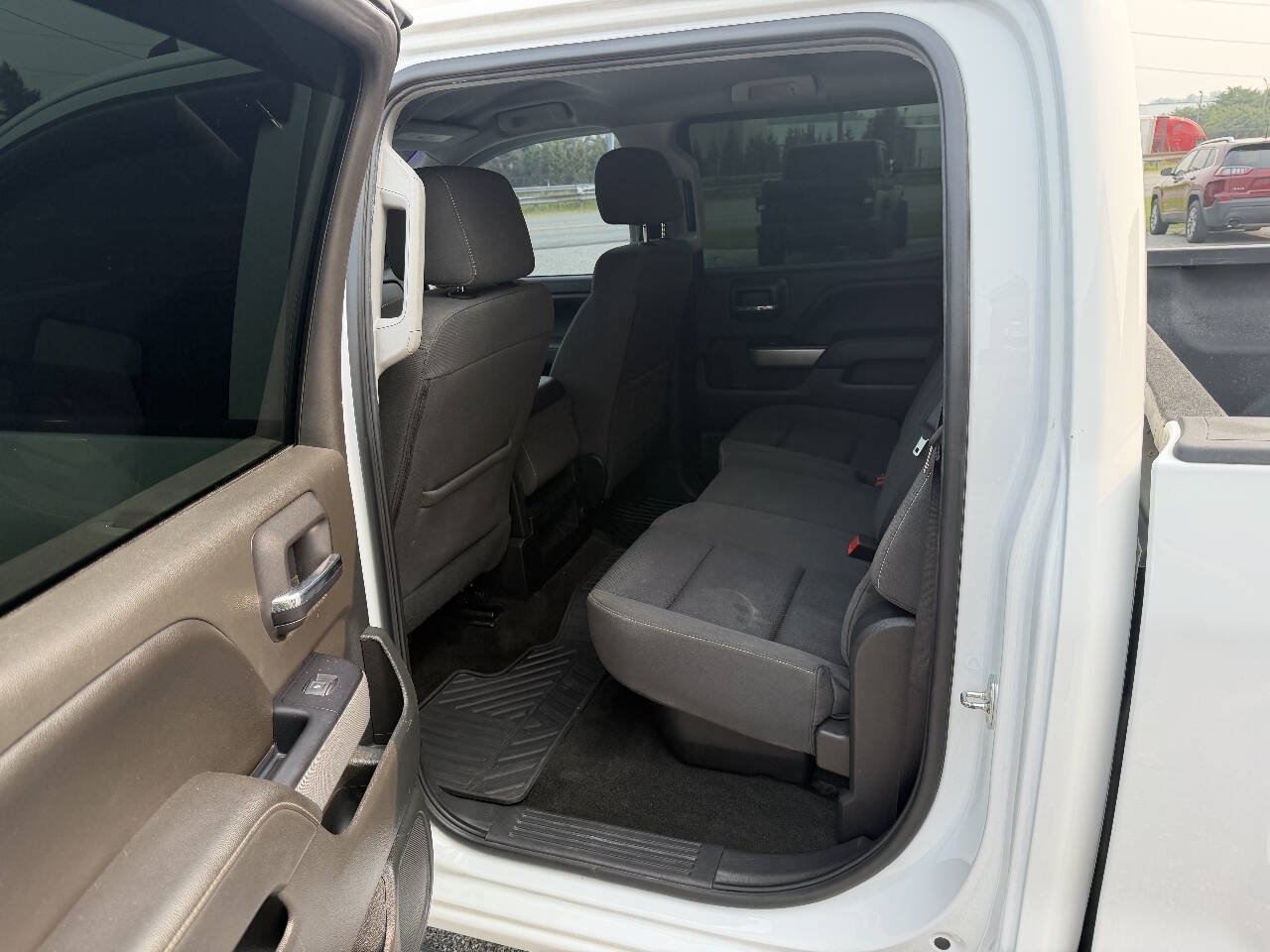 Used 2018 Chevrolet Silverado 1500 LT w/ LPO, Essentials Package AWD/4WD image 15