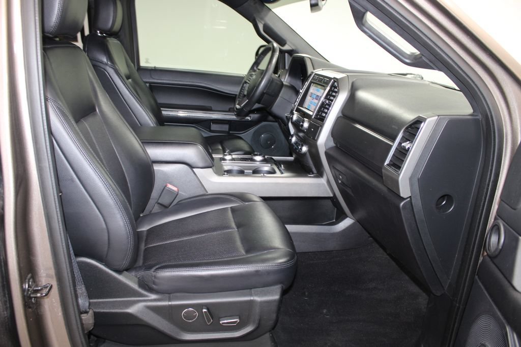 Used 2019 Ford Expedition XLT w/ Equipment Group 201A AWD/4WD image 29