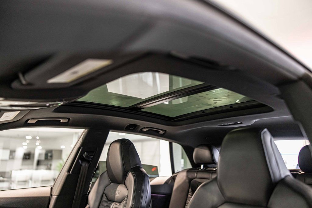 Used 2022 Audi RS Q8 w/ Carbon Optic Package image 21