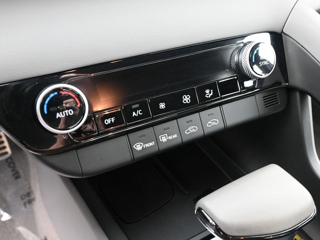 Certified 2025 Hyundai Elantra Sport image 26