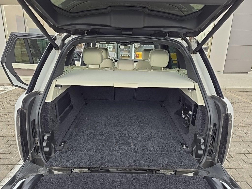 Used 2023 Land Rover Range Rover SE image 17