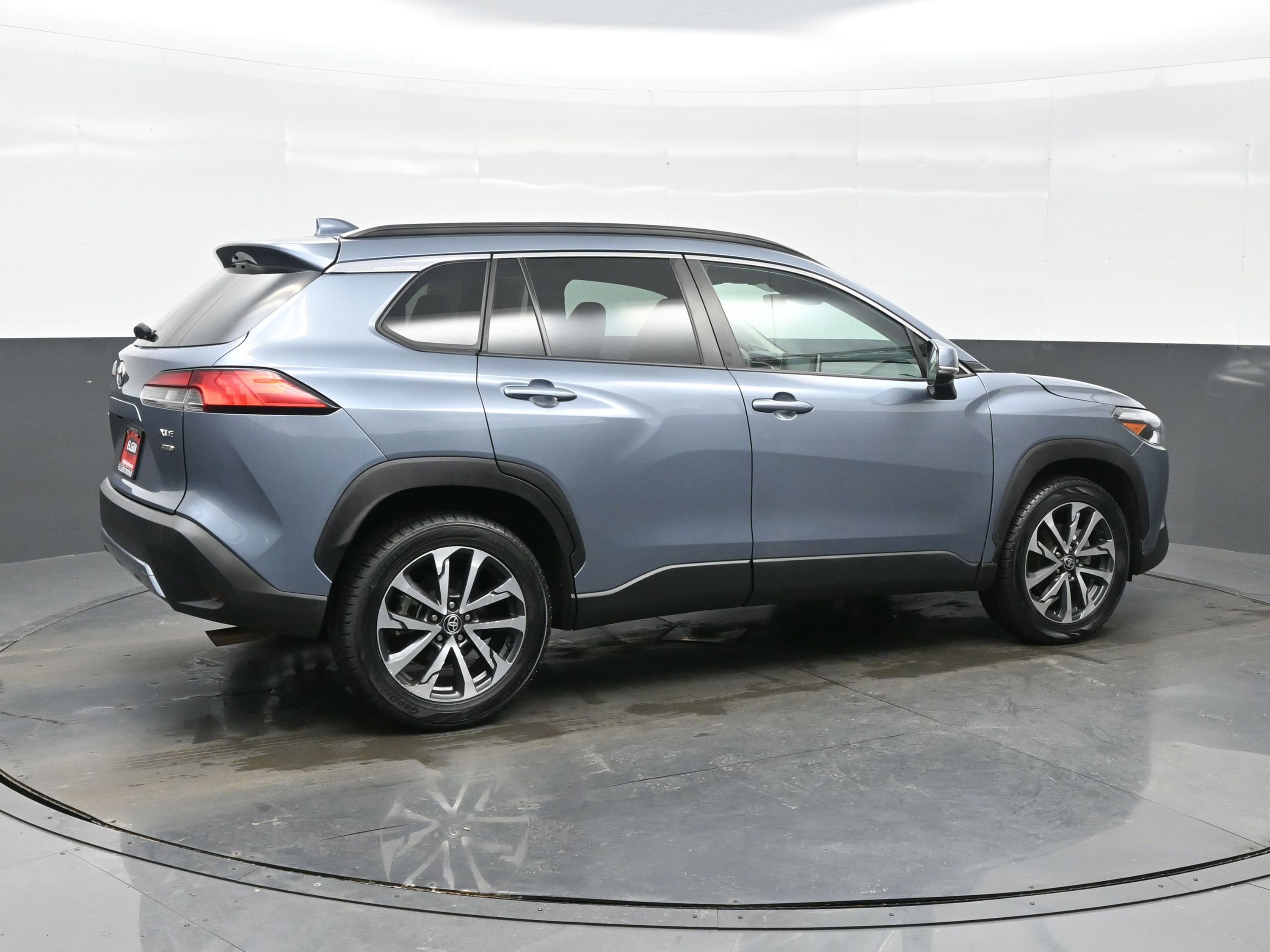 Used 2022 Toyota Corolla Cross XLE image 6