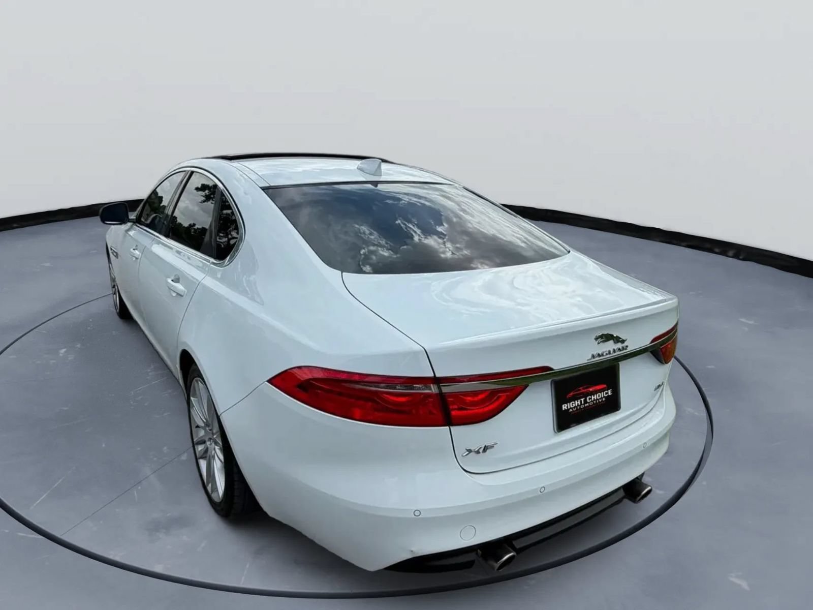 Used 2017 Jaguar XF Prestige RWD image 7