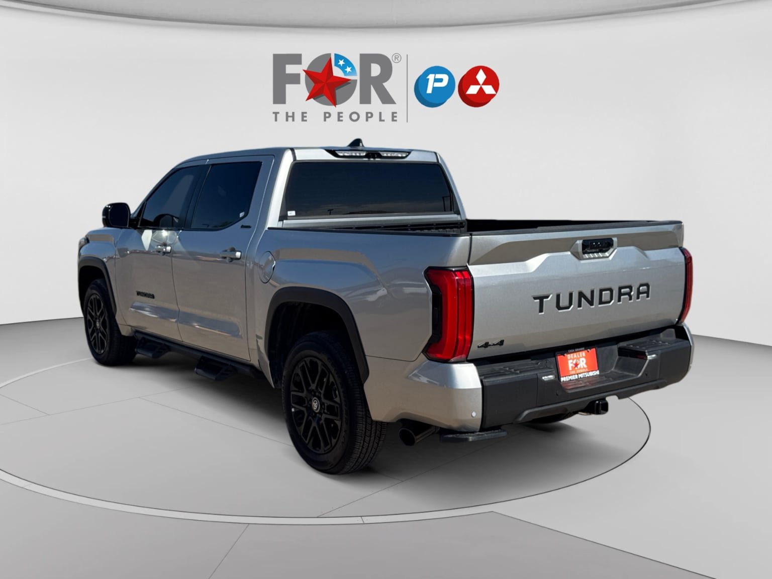 Used 2025 Toyota Tundra Limited AWD/4WD image 3