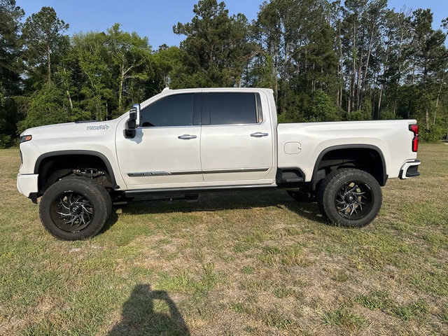 Used 2024 Chevrolet Silverado 2500 High Country w/ High Country Premium Package AWD/4WD image 8