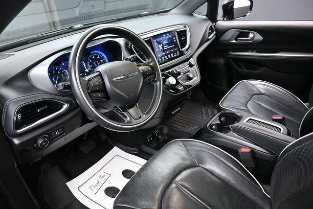 Used 2019 Chrysler Pacifica Limited w/ S Appearance Package FWD image 12