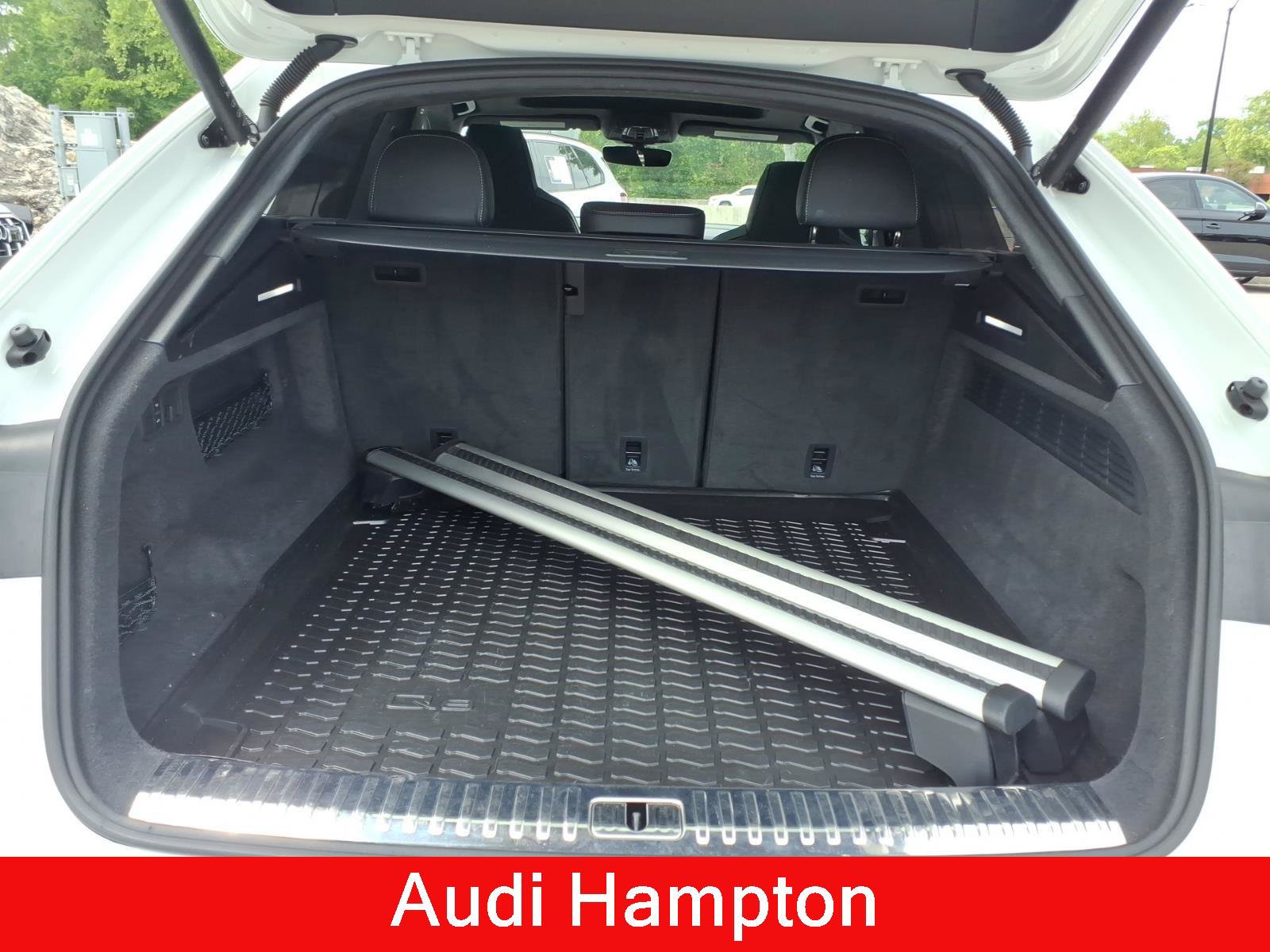 Used 2023 Audi SQ8 Prestige AWD/4WD image 8