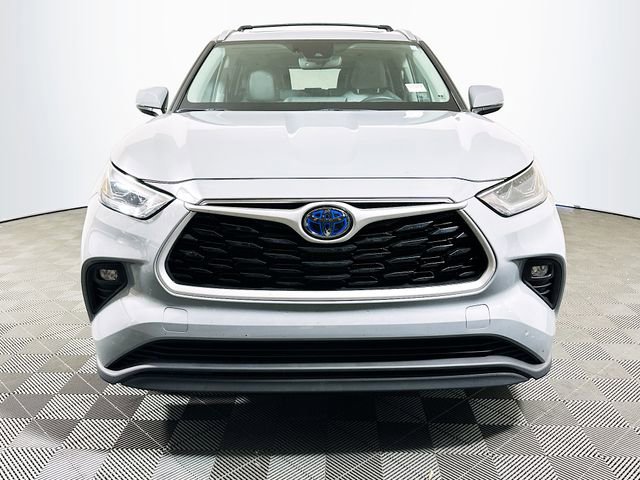 Certified 2023 Toyota Highlander Bronze Edition image 3