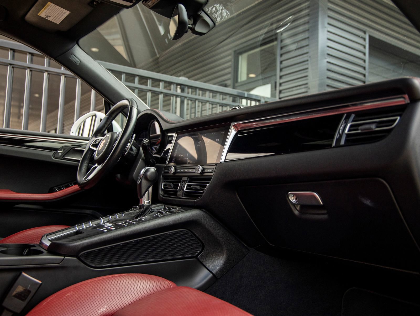 Used 2020 Porsche Macan image 48