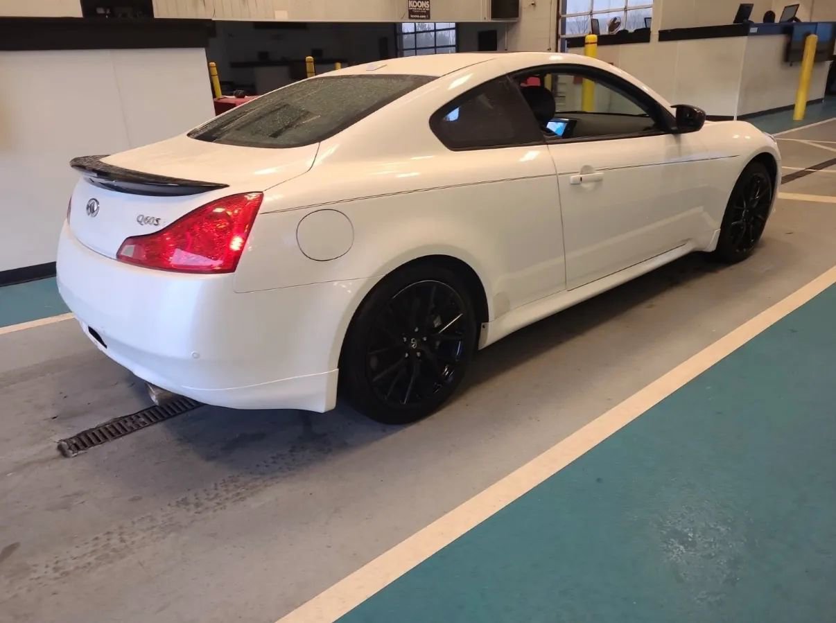 Used 2015 INFINITI Q60 Sport Limited RWD image 4