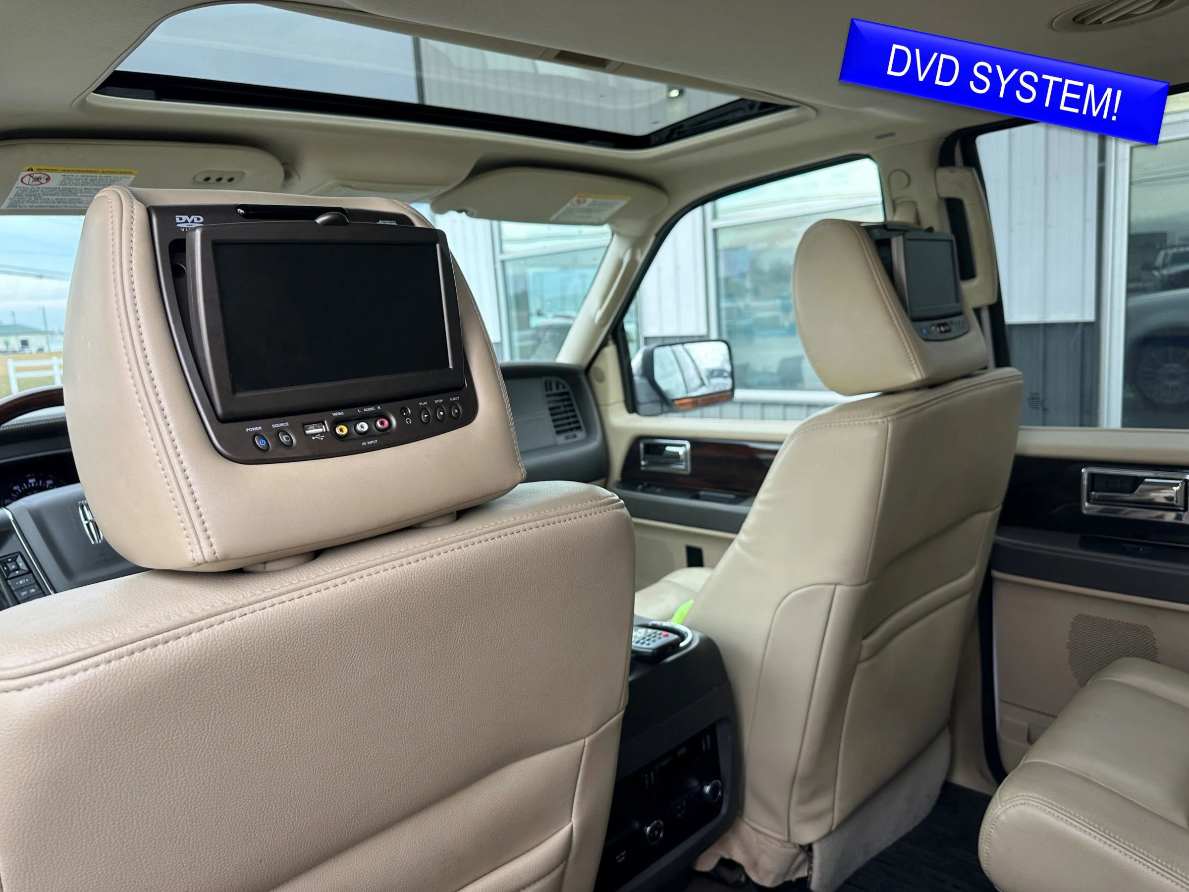 Used 2017 Lincoln Navigator Reserve image 2
