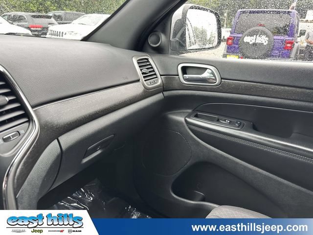 Certified 2018 Jeep Grand Cherokee Laredo AWD/4WD image 33