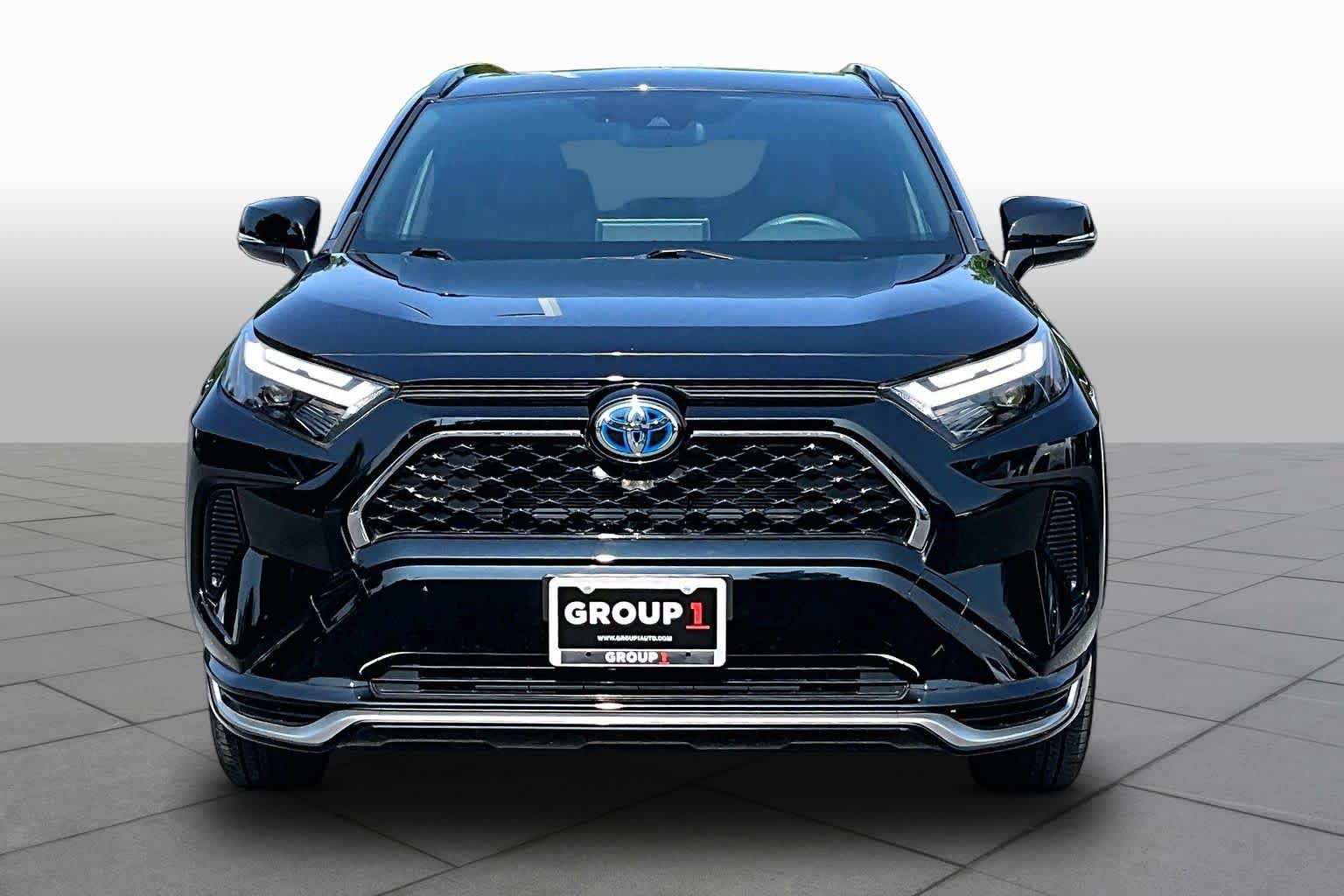 Used 2023 Toyota RAV4 SE w/ Weather & Moonroof Package AWD/4WD image 4