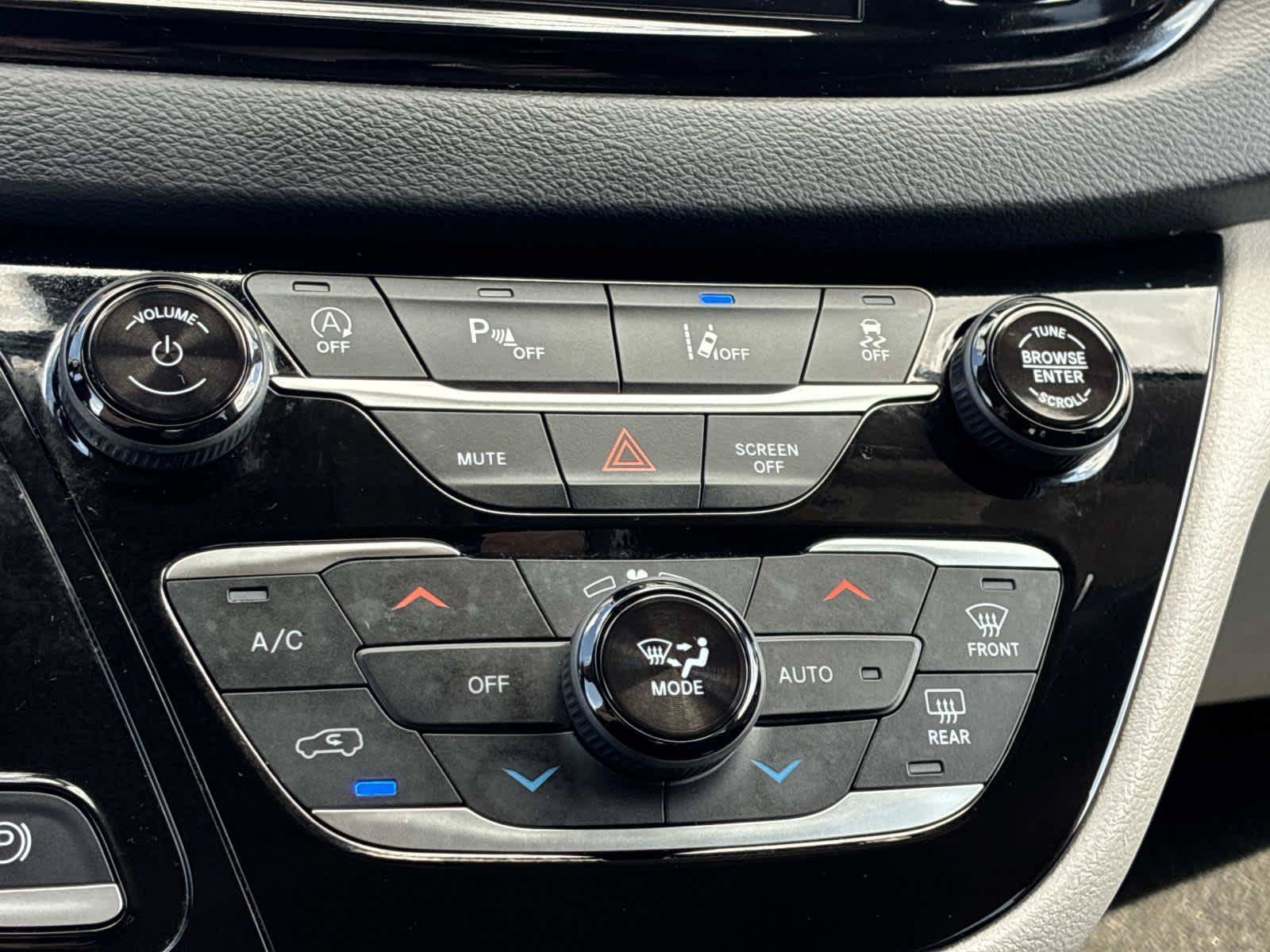 Certified 2024 Chrysler Pacifica Touring-L FWD image 31