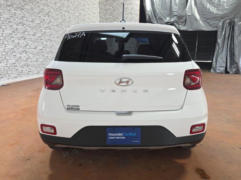 Certified 2025 Hyundai Venue SE image 5