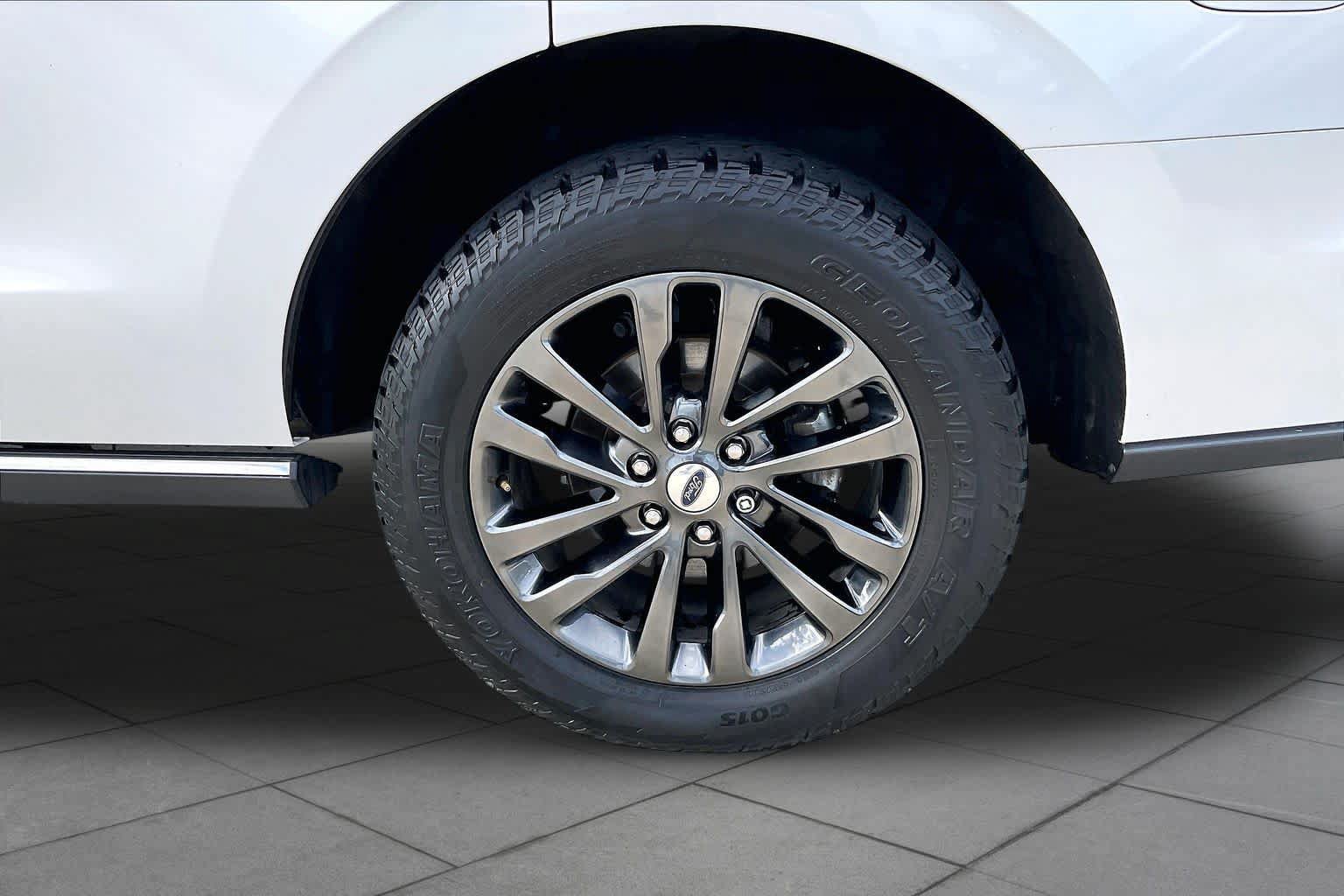 Used 2019 Ford Expedition Limited w/ Driver Assistance Package RWD image 11