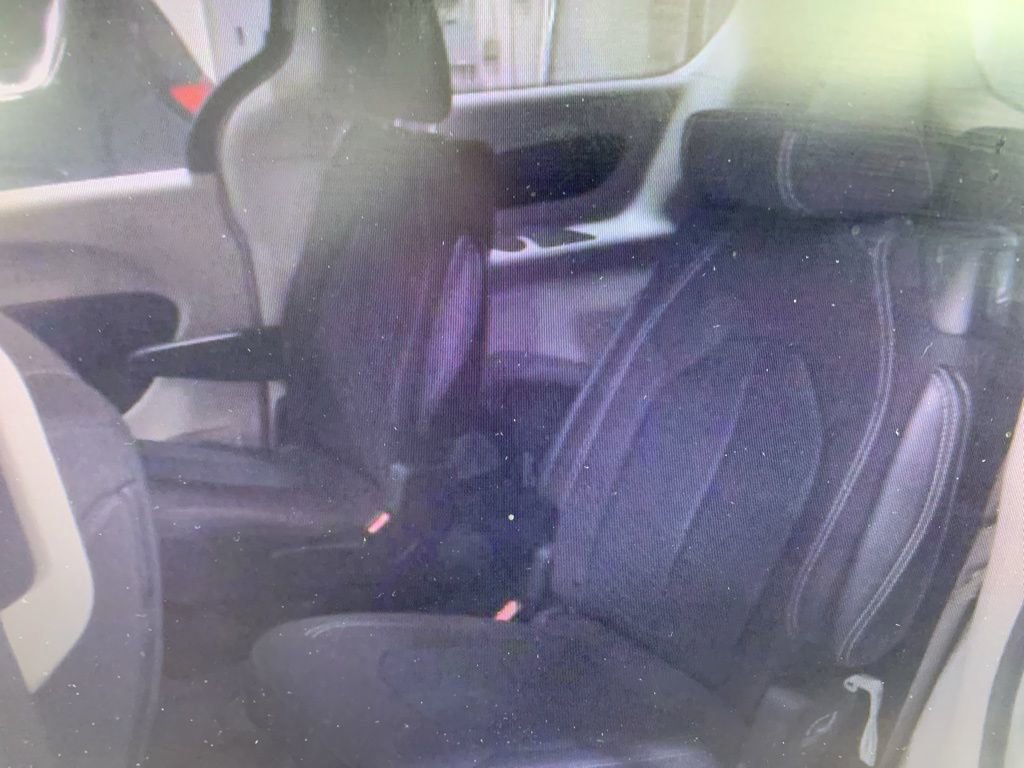 Used 2023 Chrysler Voyager LX image 14