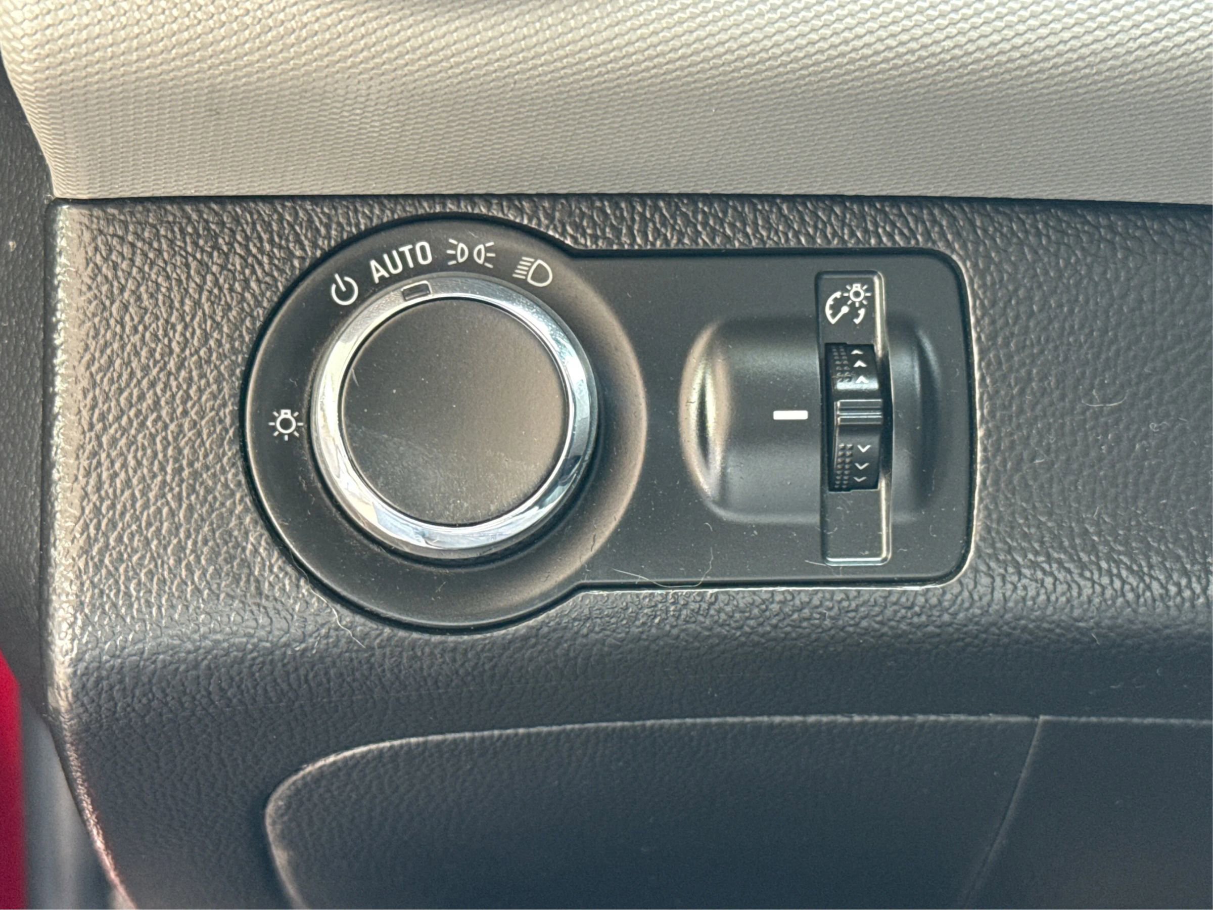 Used 2012 Chevrolet Sonic LT image 19