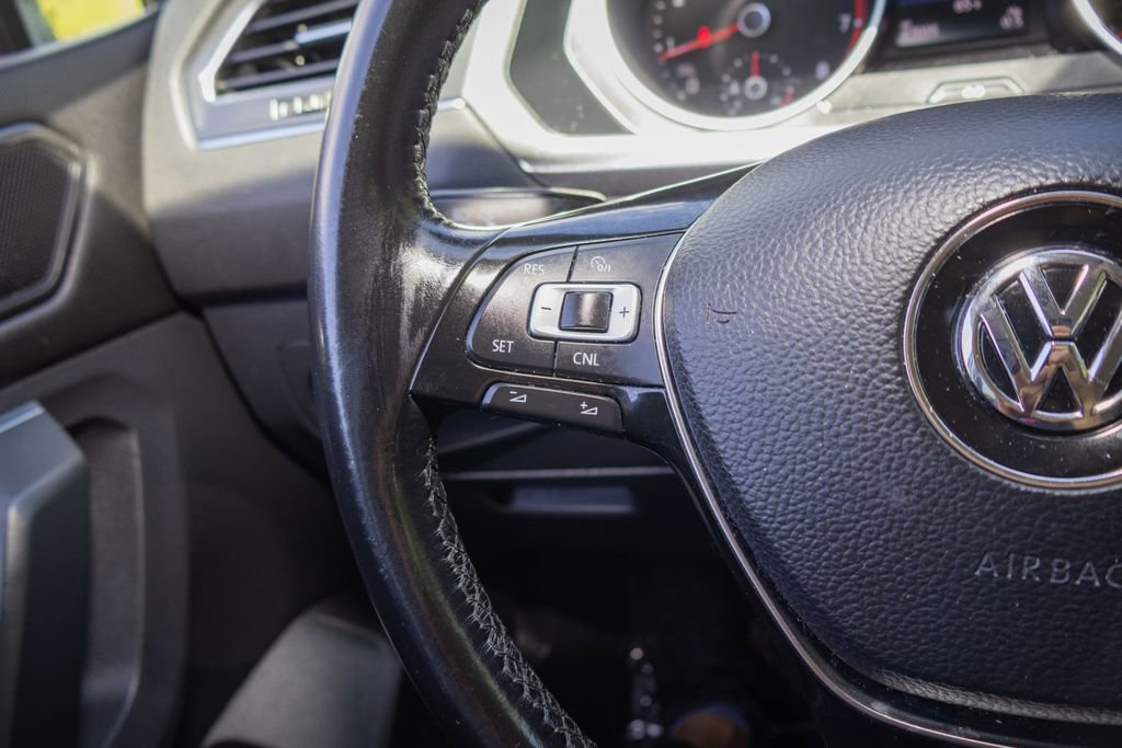 Used 2018 Volkswagen Tiguan SE FWD image 17