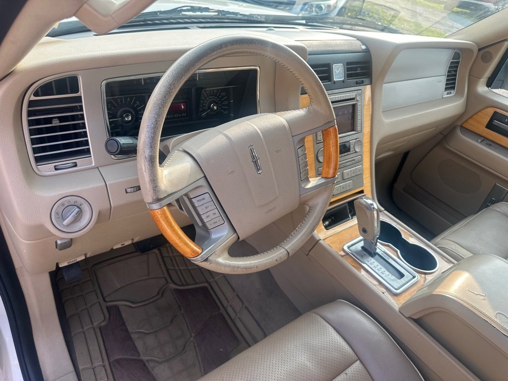Used 2007 Lincoln Navigator Ultimate image 22