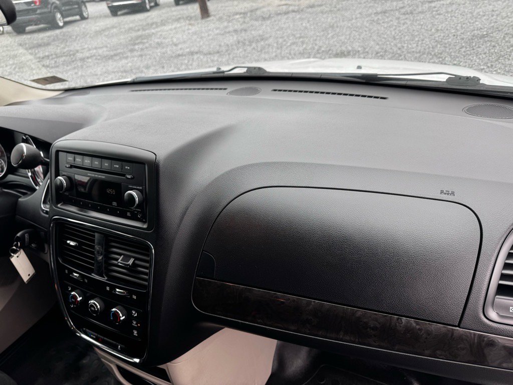 Used 2015 RAM C/V Tradesman image 24