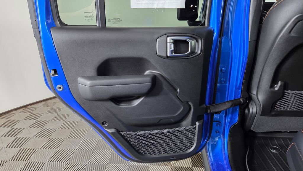 Used 2024 Jeep Gladiator Mojave w/ Technology Group image 27