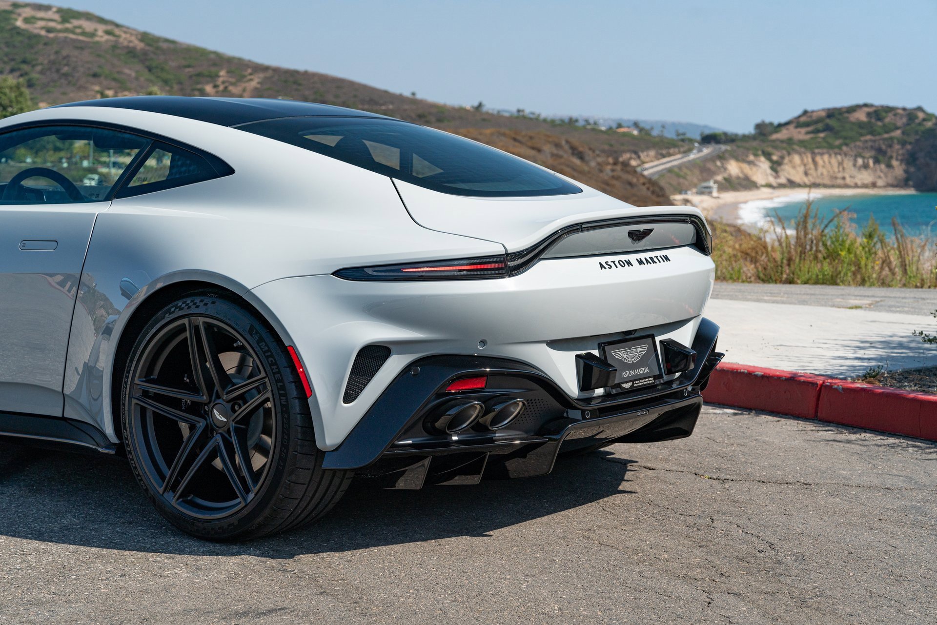 Used 2025 Aston Martin V8 Vantage Coupe image 10