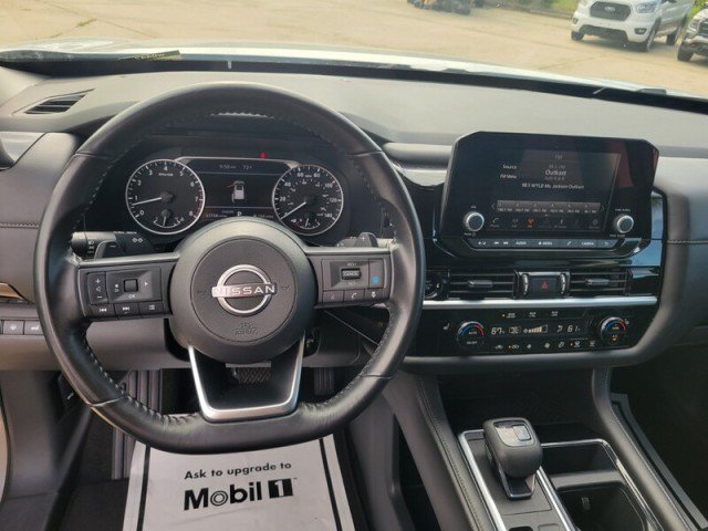 Used 2025 Nissan Pathfinder SV FWD image 11