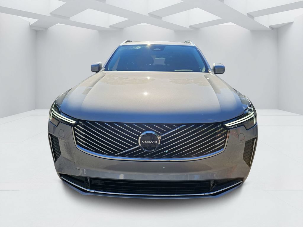 Certified 2025 Volvo XC90 B5 Plus AWD/4WD image 8