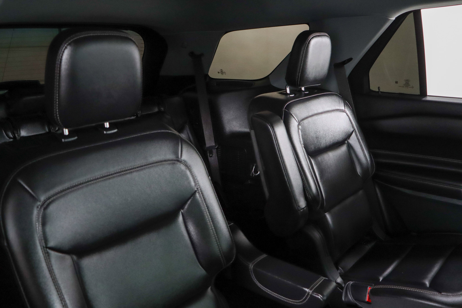 Used 2023 Ford Explorer XLT w/ Equipment Group 202A RWD image 28