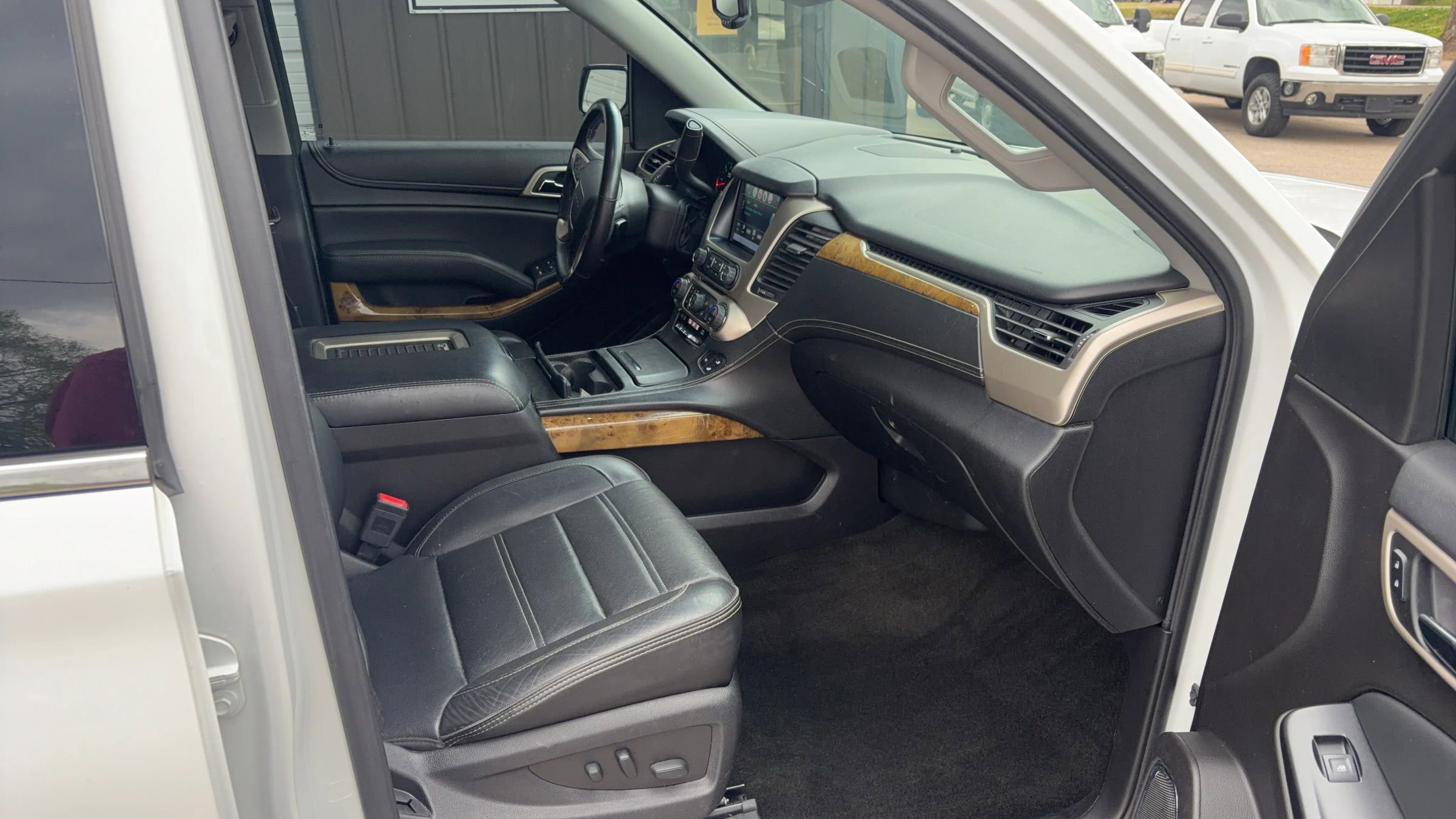 Used 2017 GMC Yukon Denali image 12