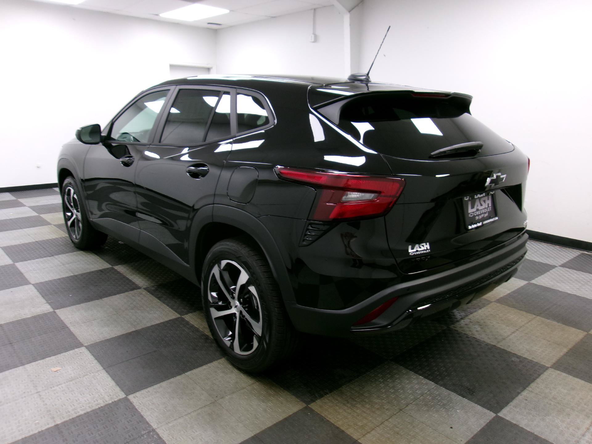 New 2026 Chevrolet Trax RS w/ Sunroof Package FWD image 2