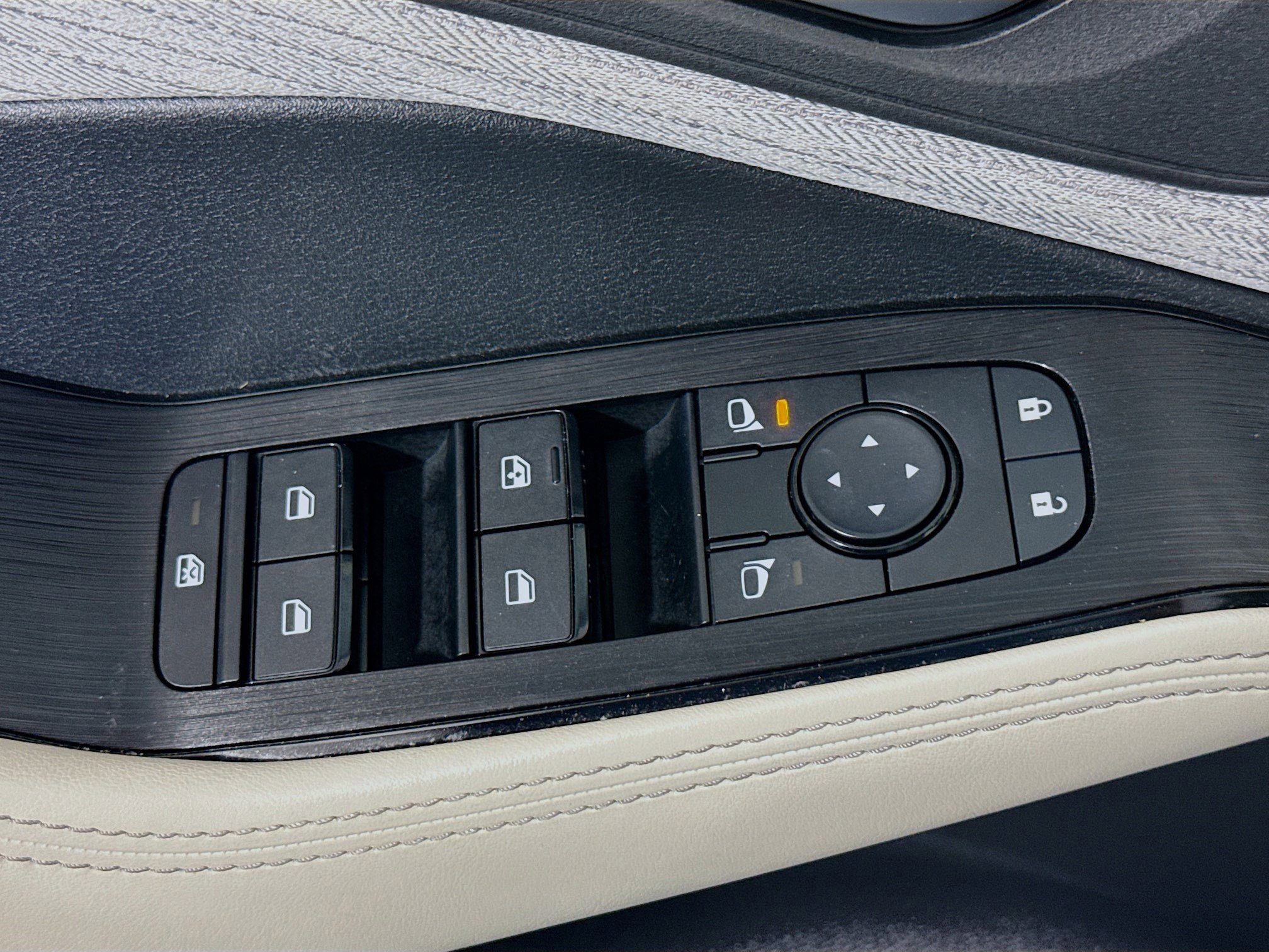 Used 2023 Nissan Rogue SV FWD image 24