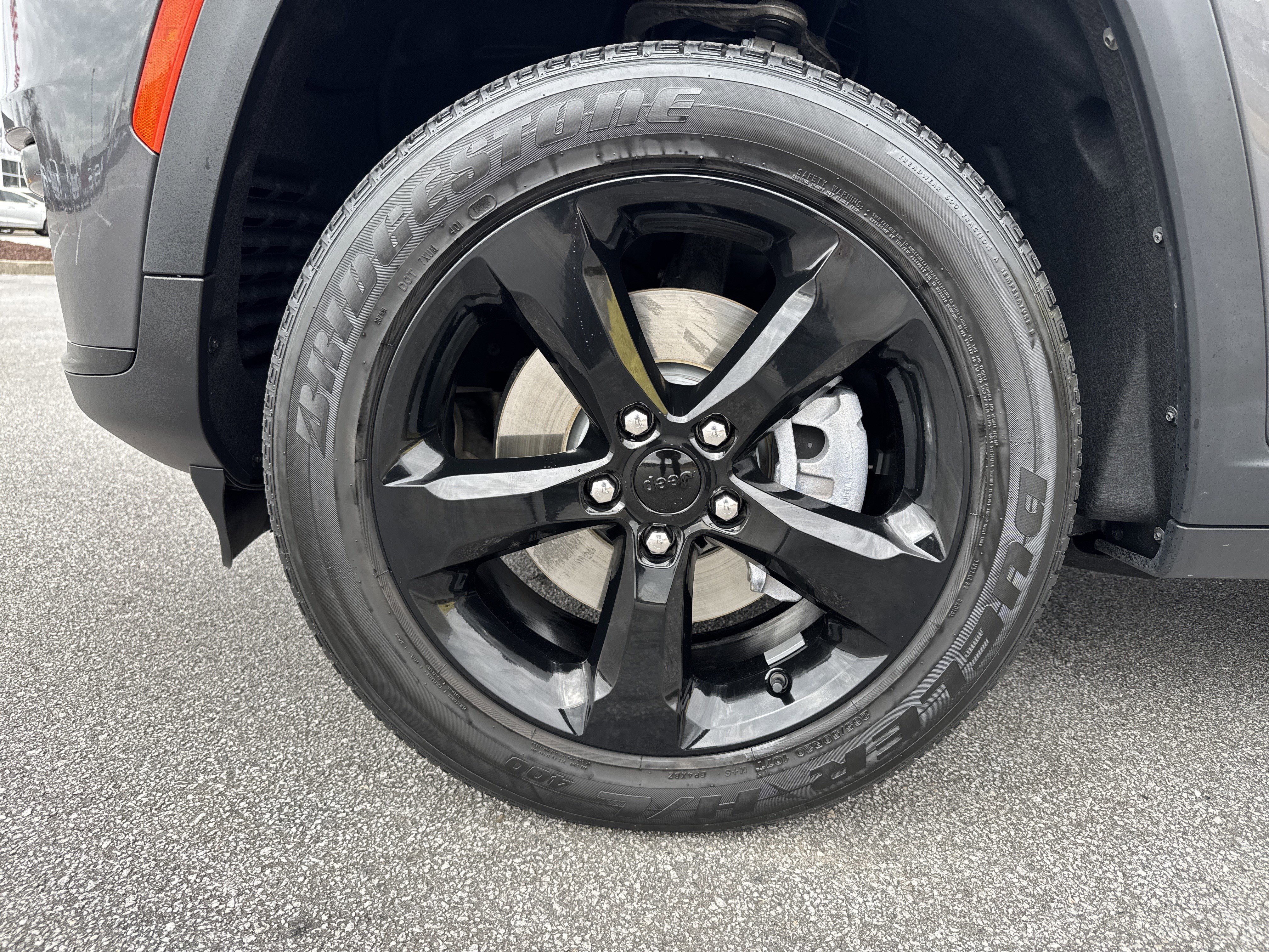 Used 2023 Jeep Grand Cherokee L Laredo image 13