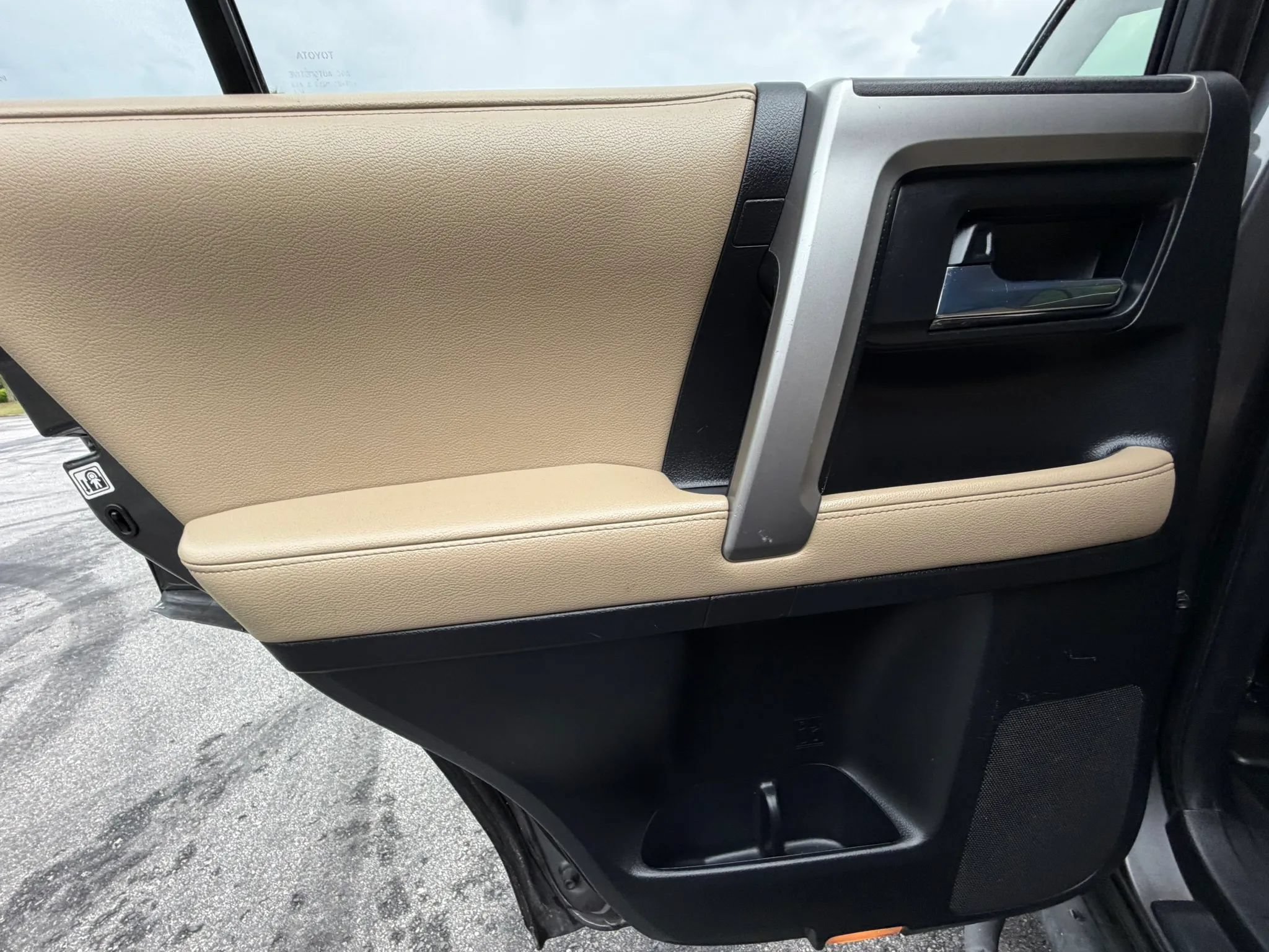 Used 2016 Toyota 4Runner SR5 AWD/4WD image 16