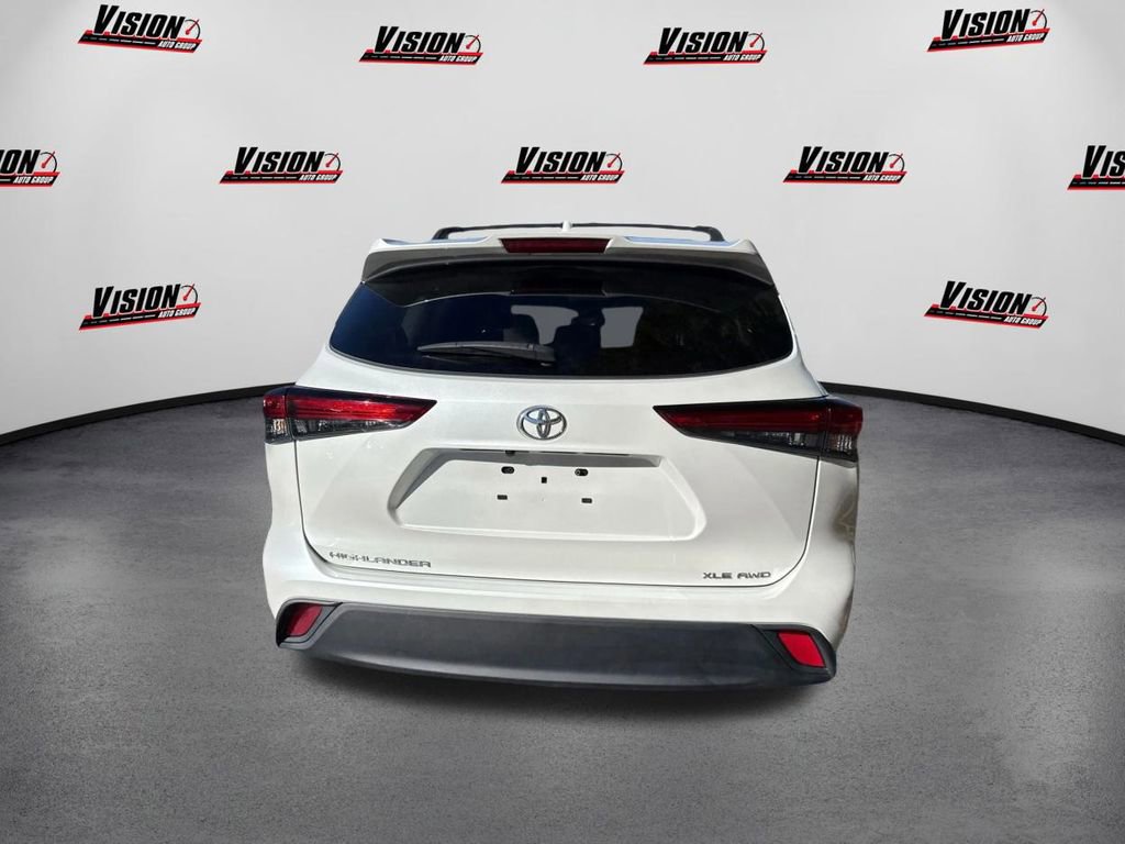 Used 2022 Toyota Highlander XLE image 6