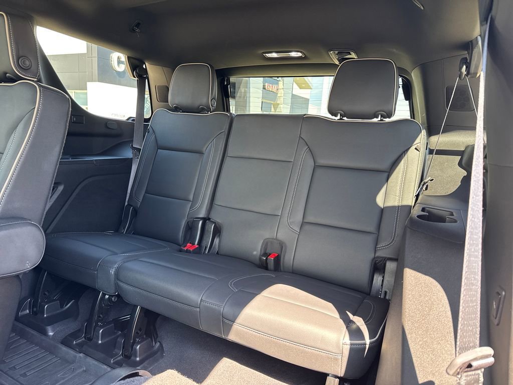 Used 2023 GMC Yukon SLT w/ SLT Luxury Package image 35