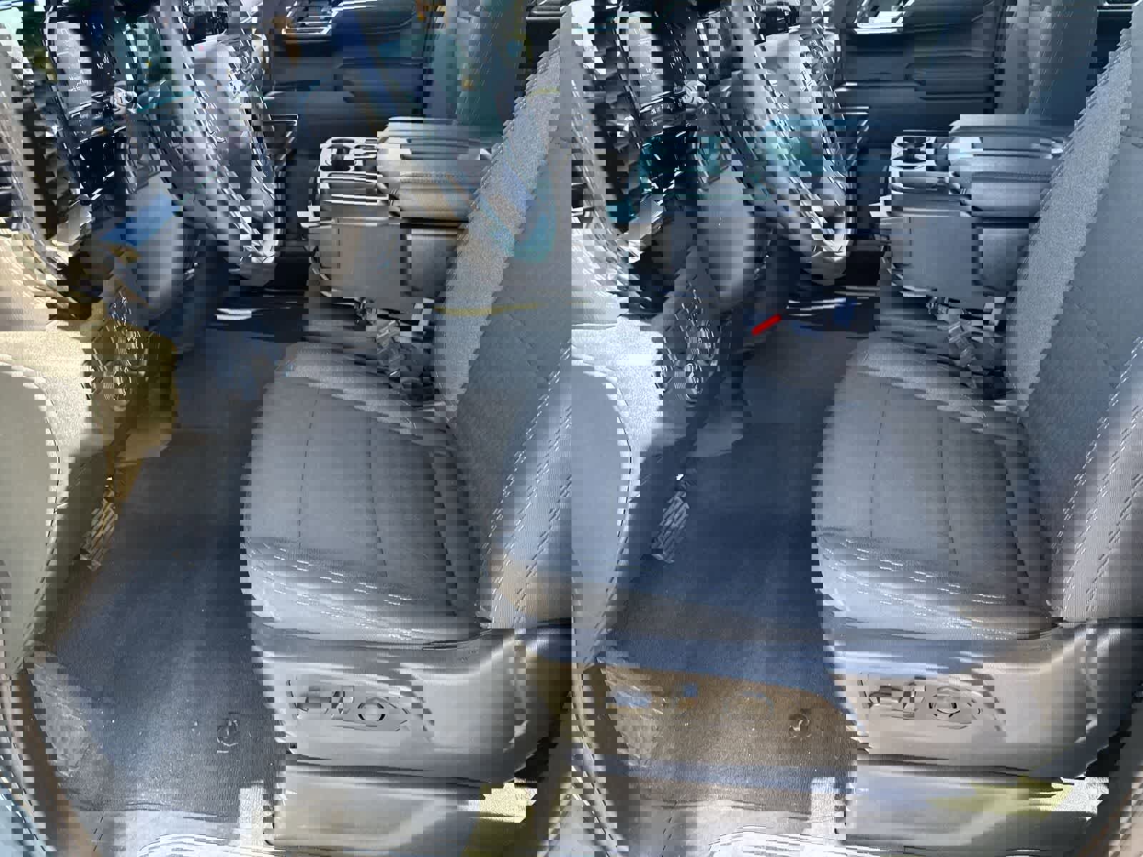 Used 2025 Chevrolet Silverado 1500 LT image 18