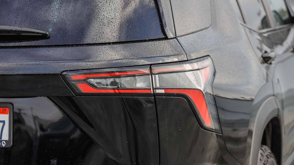 Used 2025 Chevrolet Equinox ACTIV w/ Safety and Technology Package FWD image 10